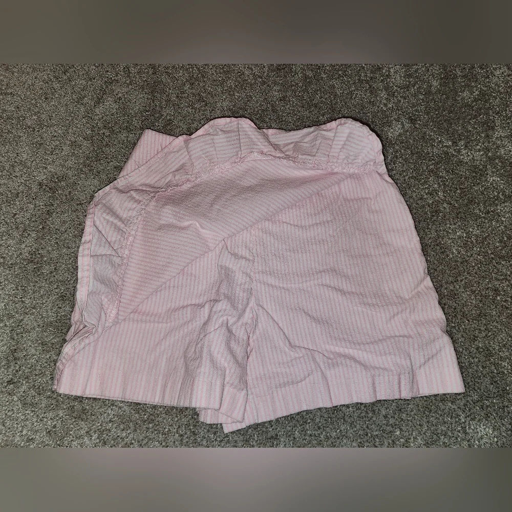 Preowned Lilly Pulitzer pink and‎ white gingham shorts size 0